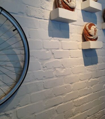 Combining Recycled Bricks With Other Sustainable Materials